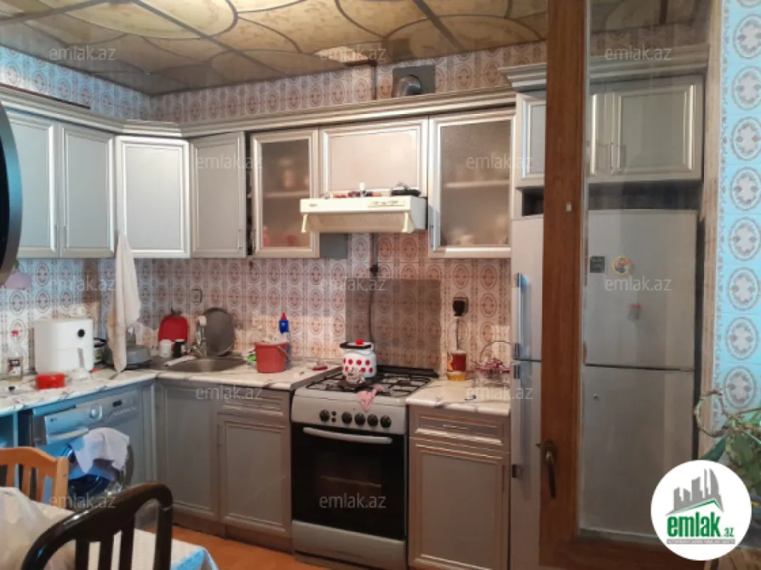 Satılır 5 otaqlı köhnə tikili 130 m²