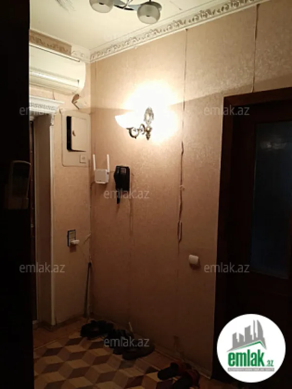 Satılır 5 otaqlı köhnə tikili 130 m²