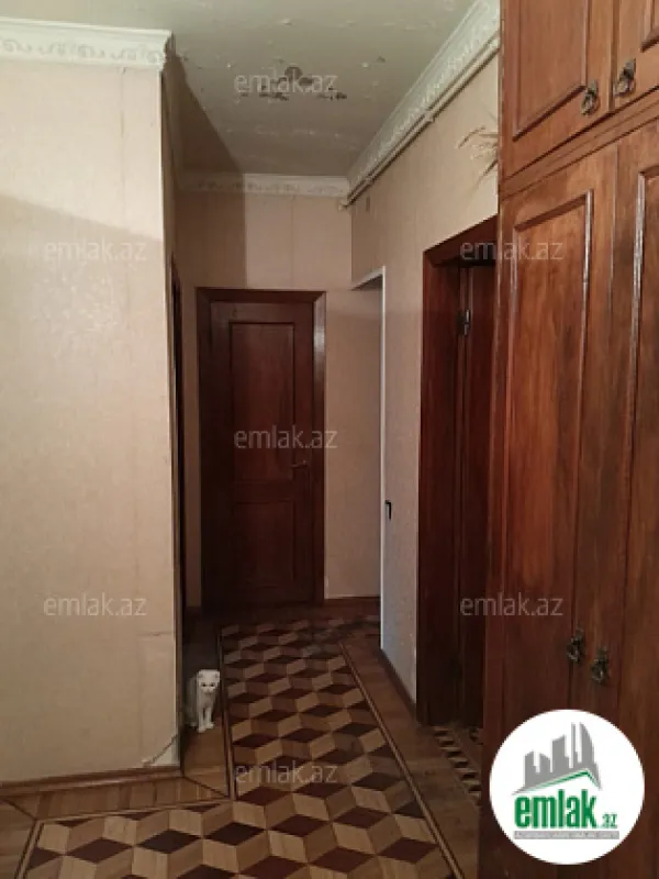 Satılır 5 otaqlı köhnə tikili 130 m²