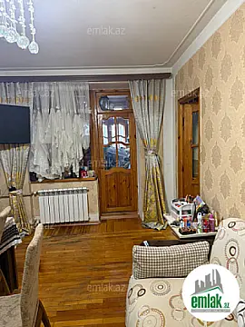 Satılır 2 otaqlı köhnə tikili 55 m²