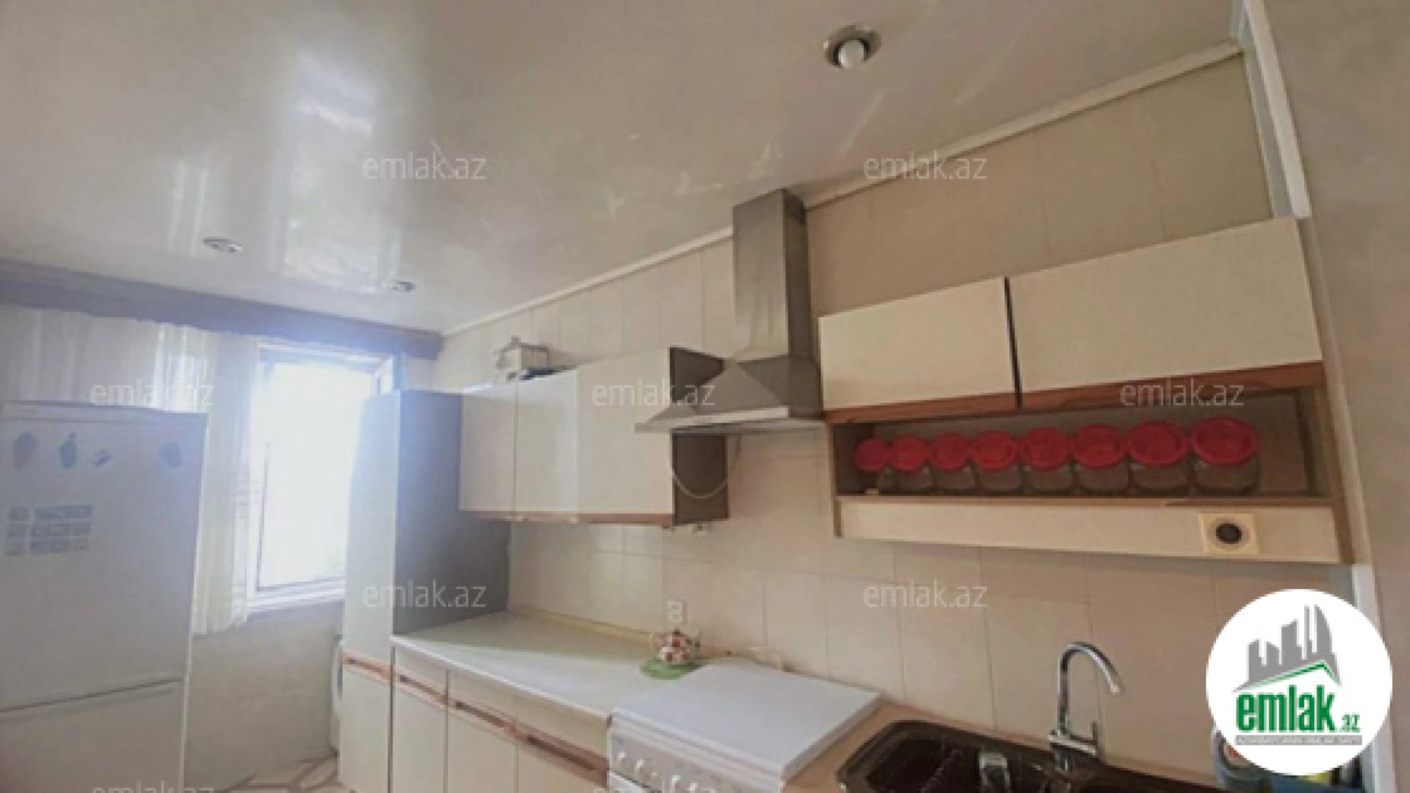 Satılır 4 otaqlı köhnə tikili 115 m²