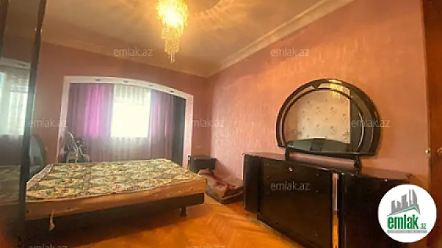 Satılır 4 otaqlı köhnə tikili 115 m²