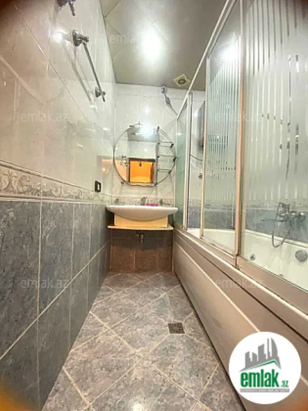 Satılır 4 otaqlı köhnə tikili 115 m²