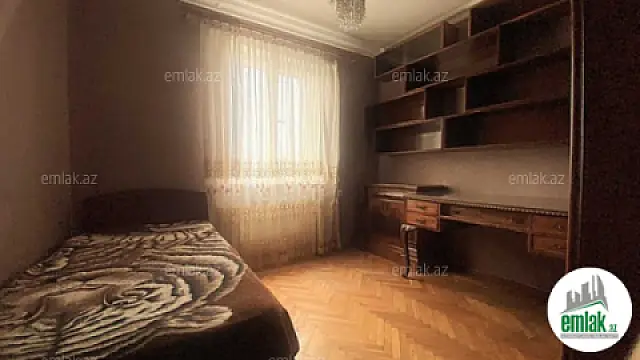 Satılır 4 otaqlı köhnə tikili 115 m²