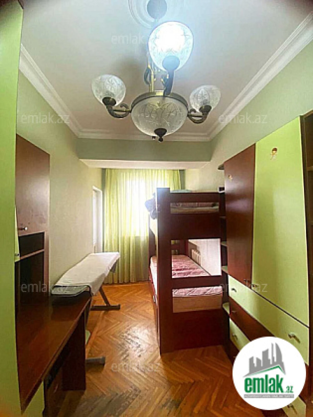 Satılır 4 otaqlı köhnə tikili 115 m²