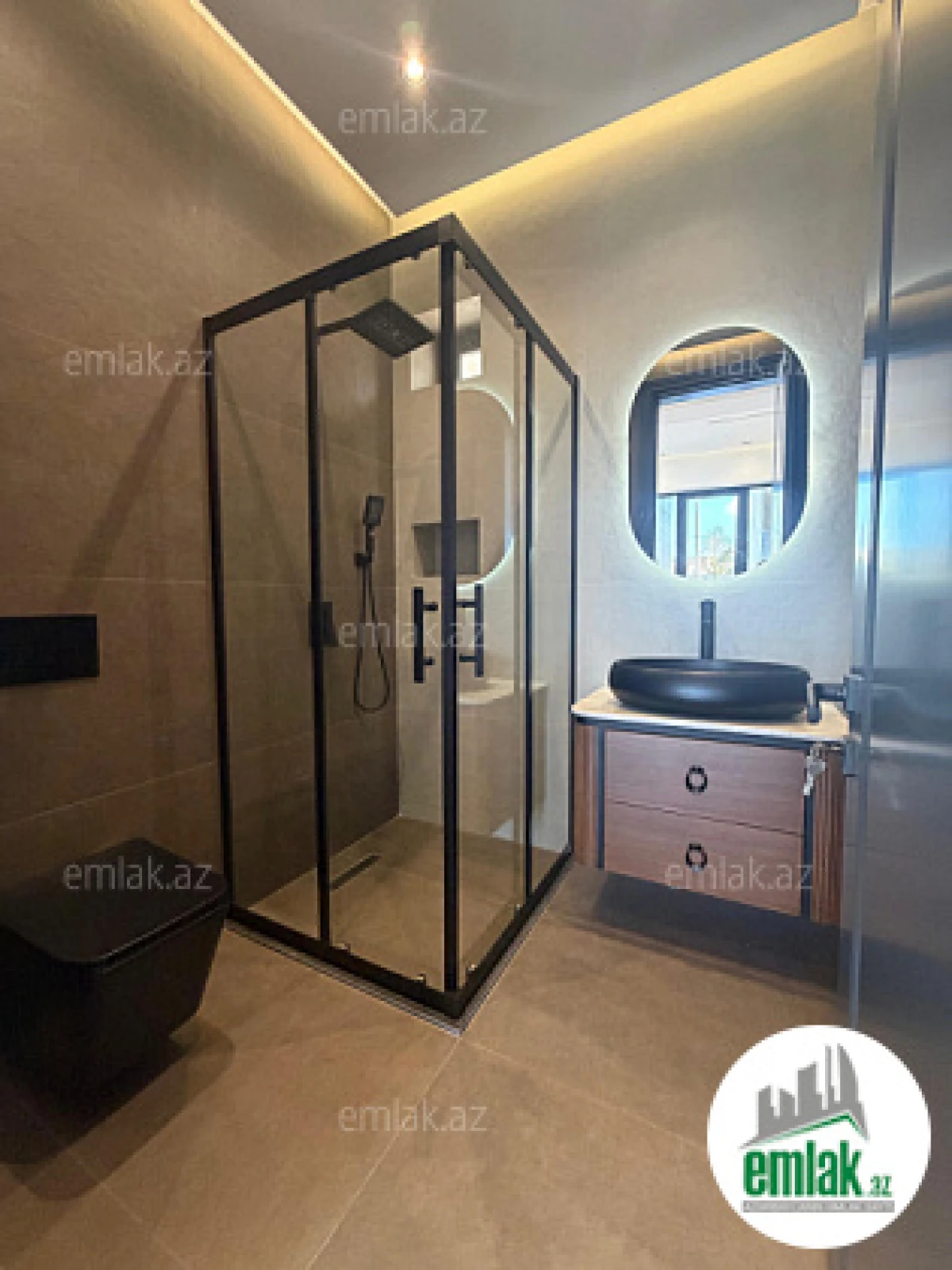 Satılır 5 otaqlı mənzil 250 m²