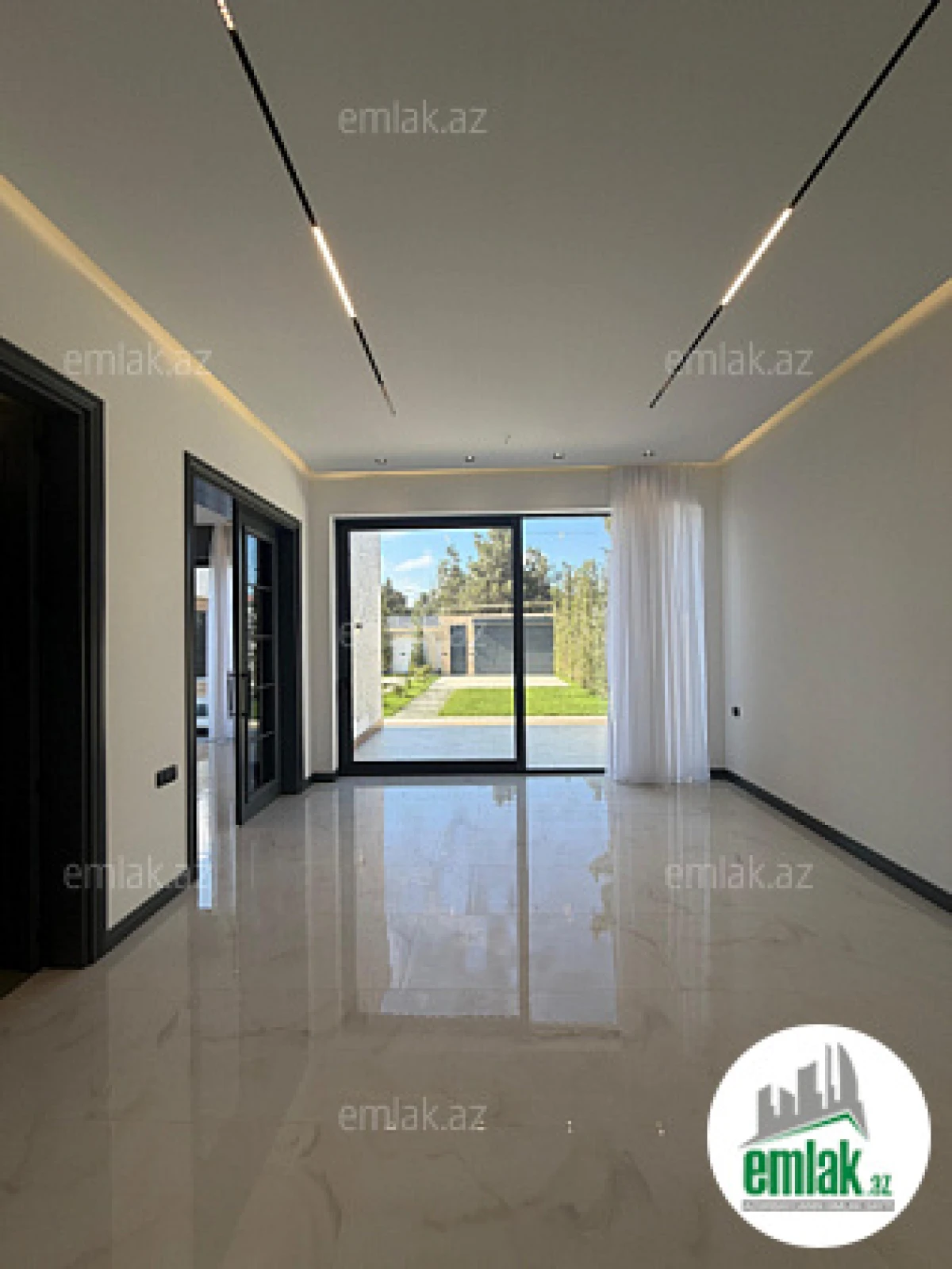 Satılır 5 otaqlı mənzil 250 m²