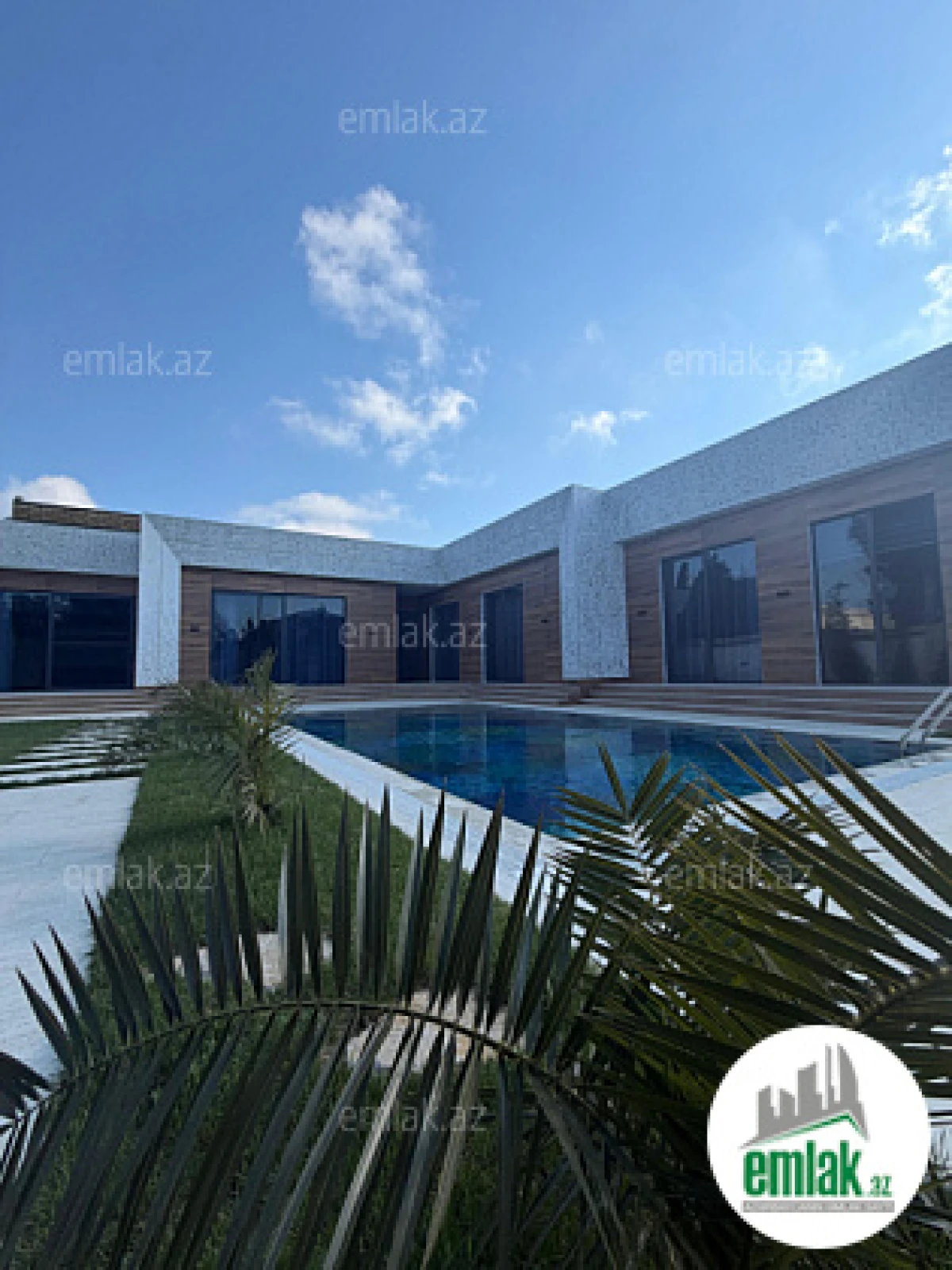 Satılır 5 otaqlı mənzil 250 m²