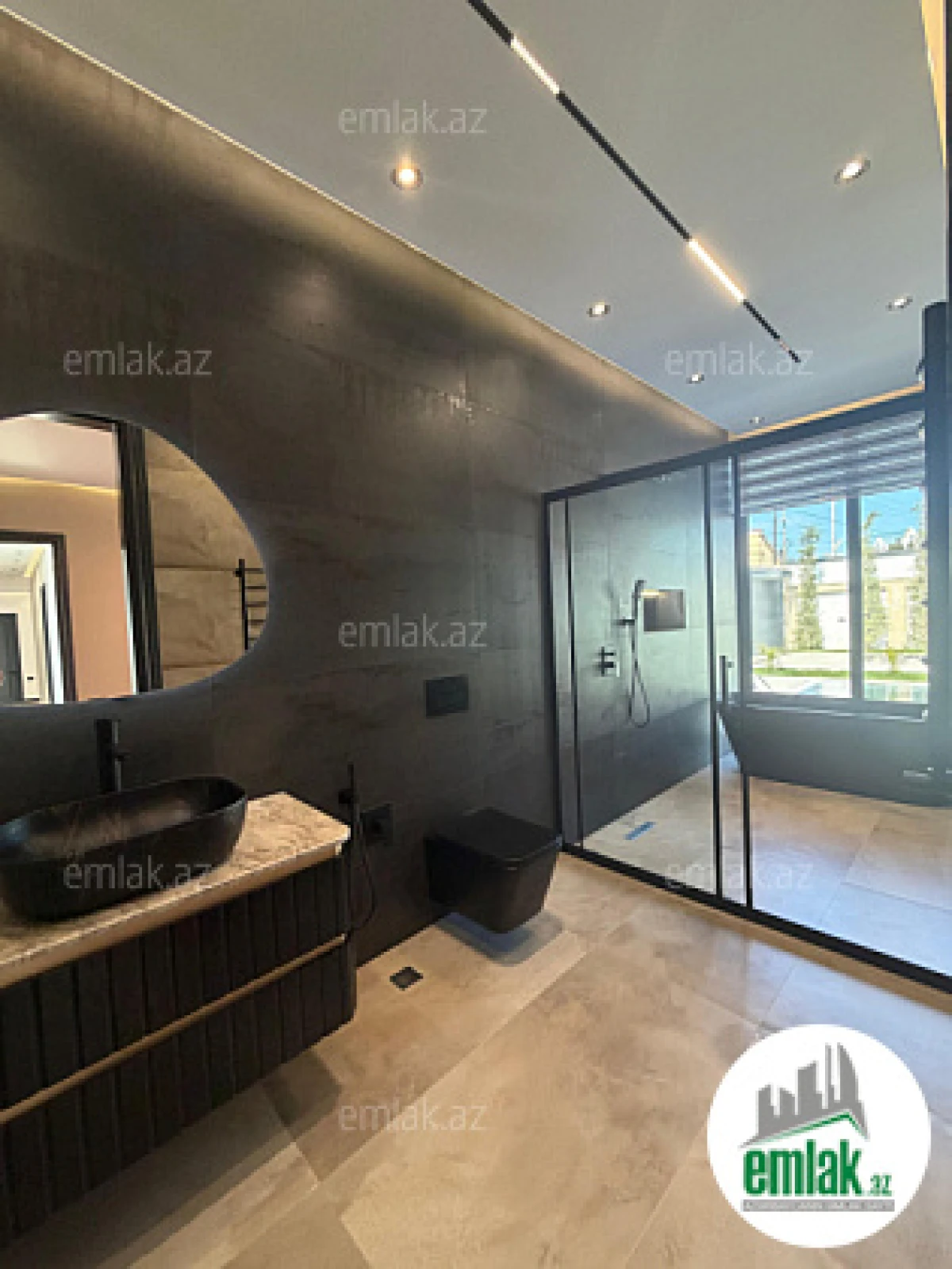 Satılır 5 otaqlı mənzil 250 m²