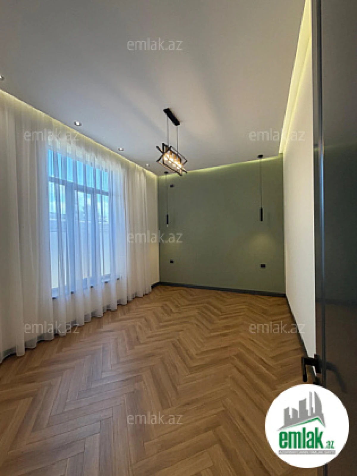 Satılır 5 otaqlı mənzil 250 m²