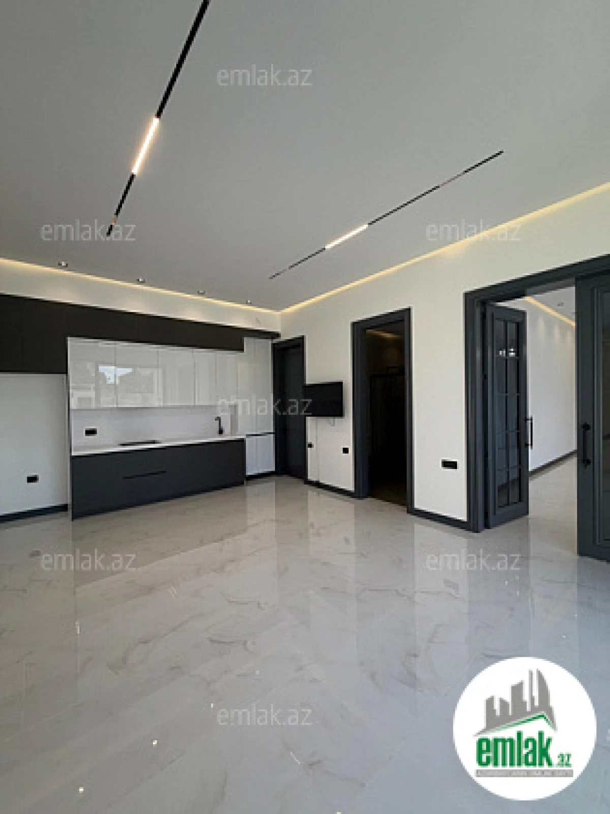 Satılır 5 otaqlı mənzil 250 m²