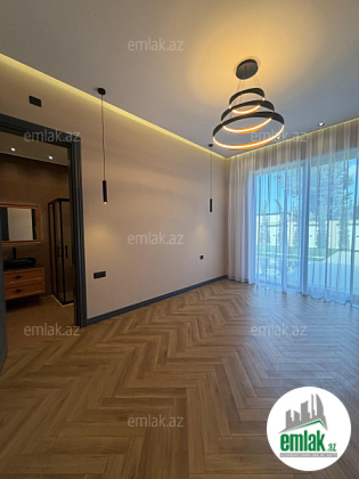 Satılır 5 otaqlı mənzil 250 m²