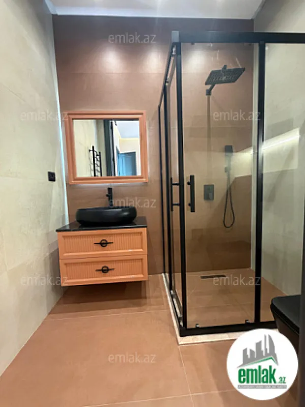 Satılır 5 otaqlı mənzil 250 m²