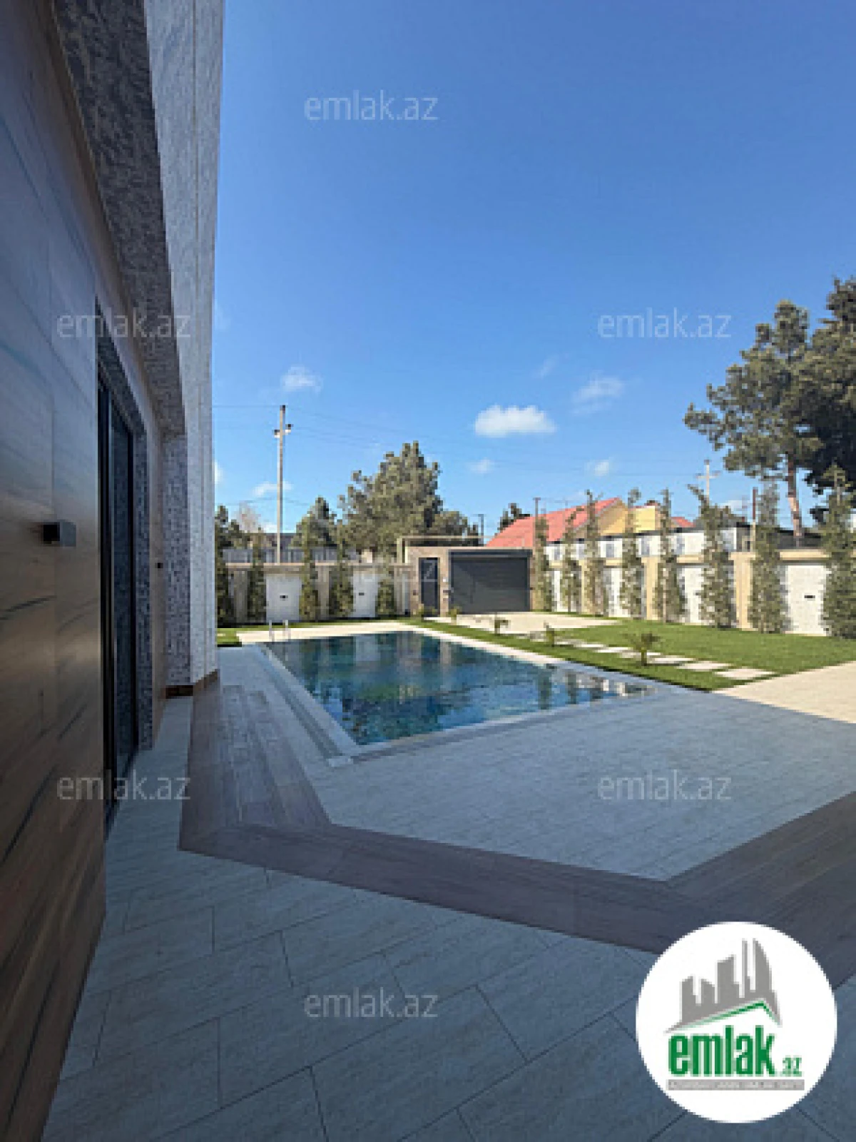 Satılır 5 otaqlı mənzil 250 m²