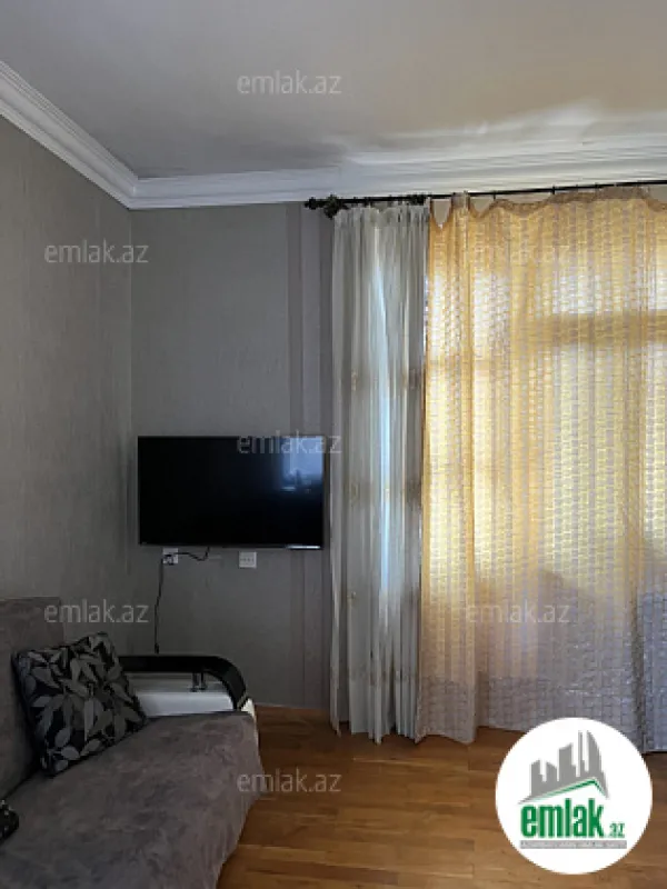Satılır 2 otaqlı köhnə tikili 60 m²