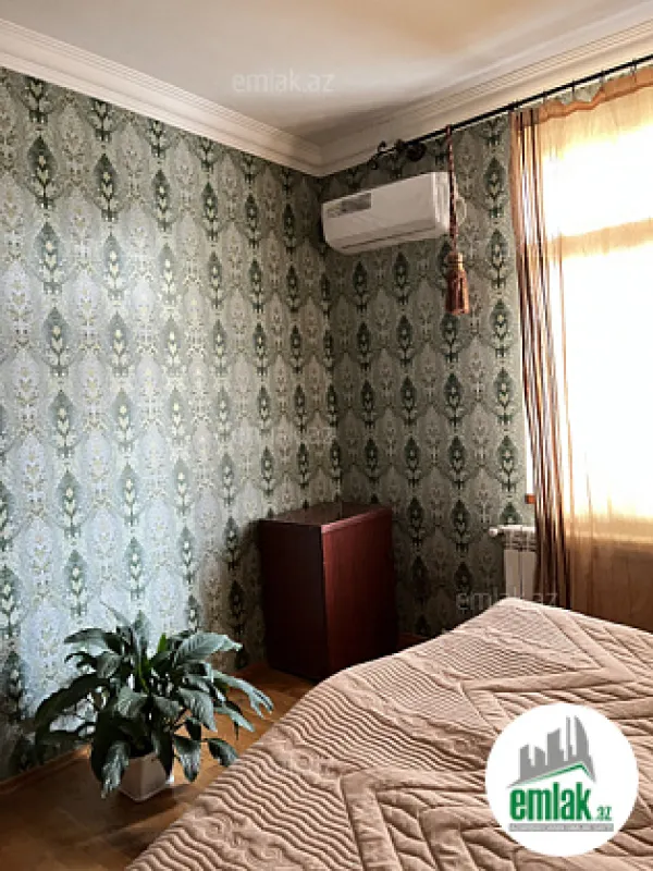 Satılır 2 otaqlı köhnə tikili 60 m²