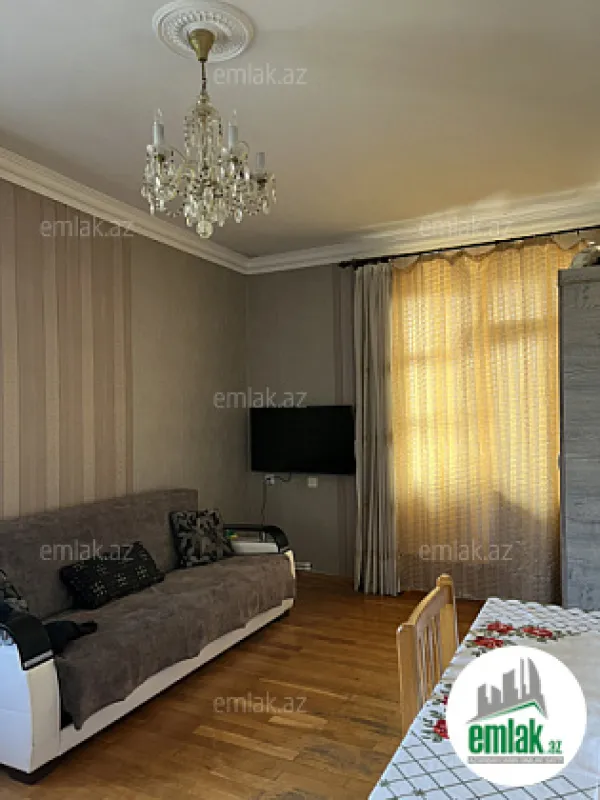 Satılır 2 otaqlı köhnə tikili 60 m²
