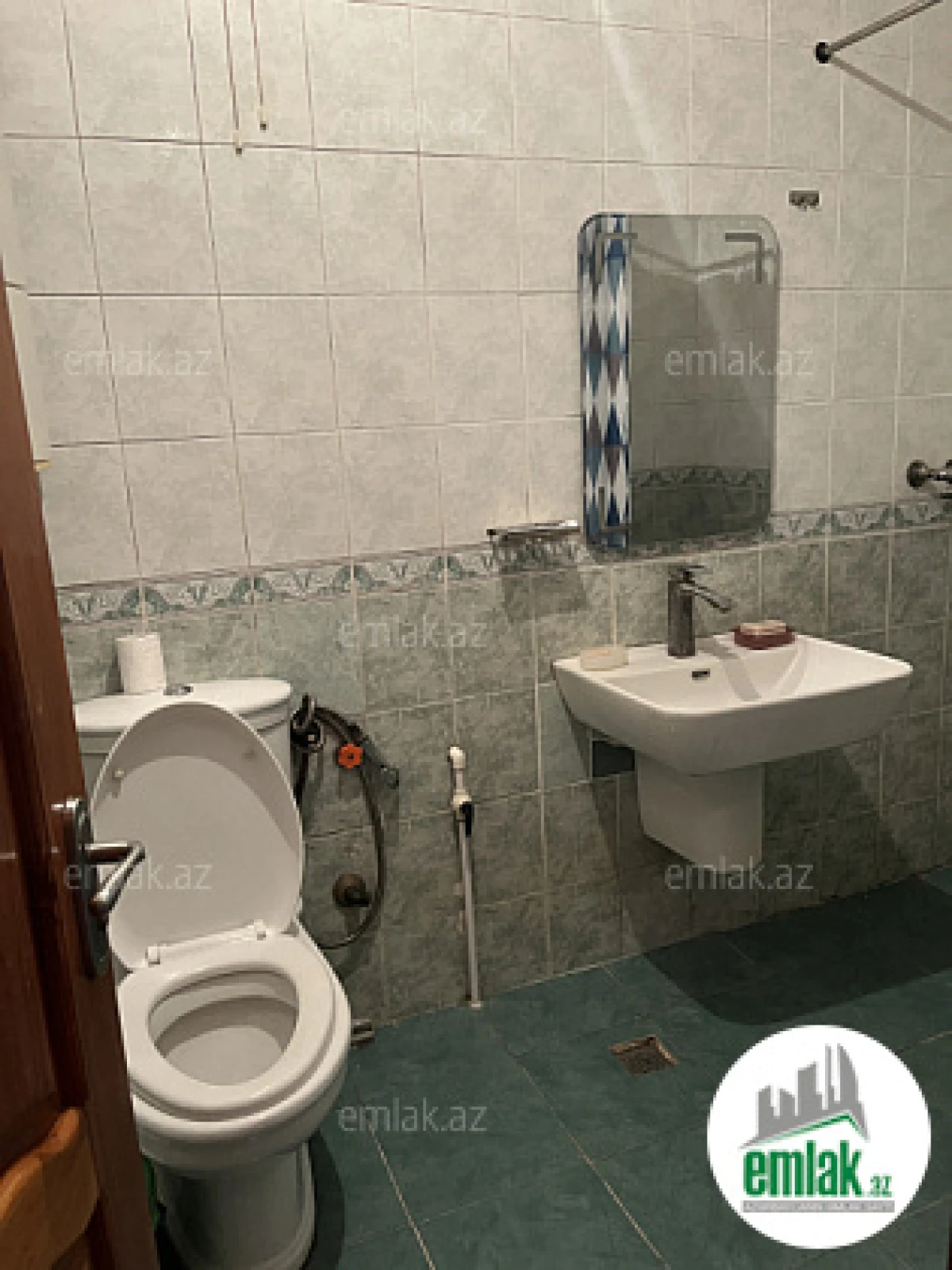 Satılır 2 otaqlı köhnə tikili 60 m²