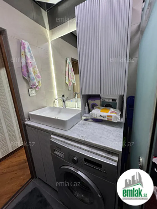 Satılır 4 otaqlı köhnə tikili 100 m²