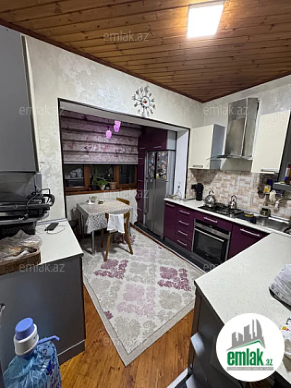 Satılır 4 otaqlı köhnə tikili 100 m²