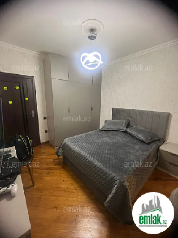 Satılır 4 otaqlı köhnə tikili 100 m²