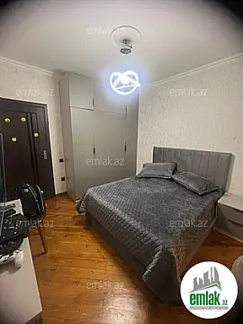 Satılır 4 otaqlı köhnə tikili 100 m²