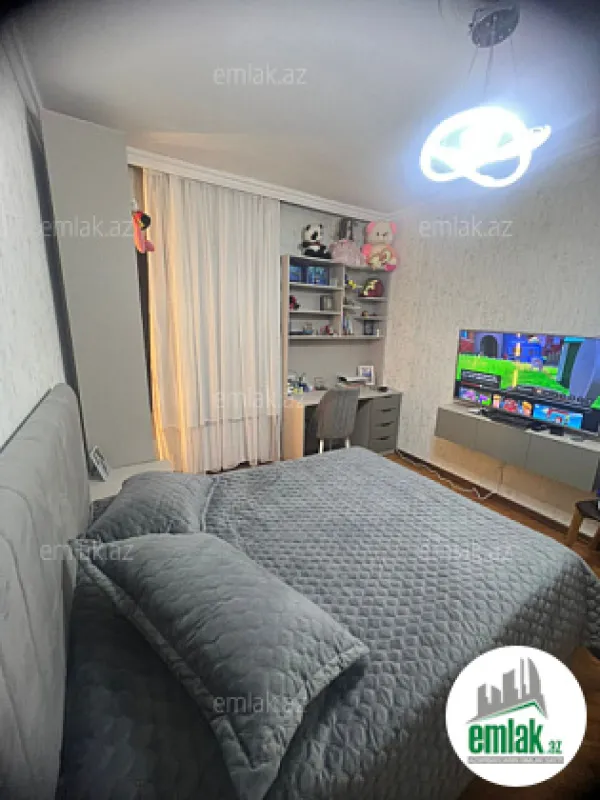 Satılır 4 otaqlı köhnə tikili 100 m²