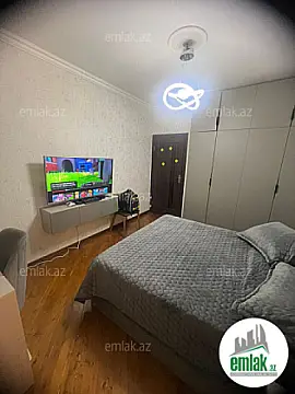 Satılır 4 otaqlı köhnə tikili 100 m²