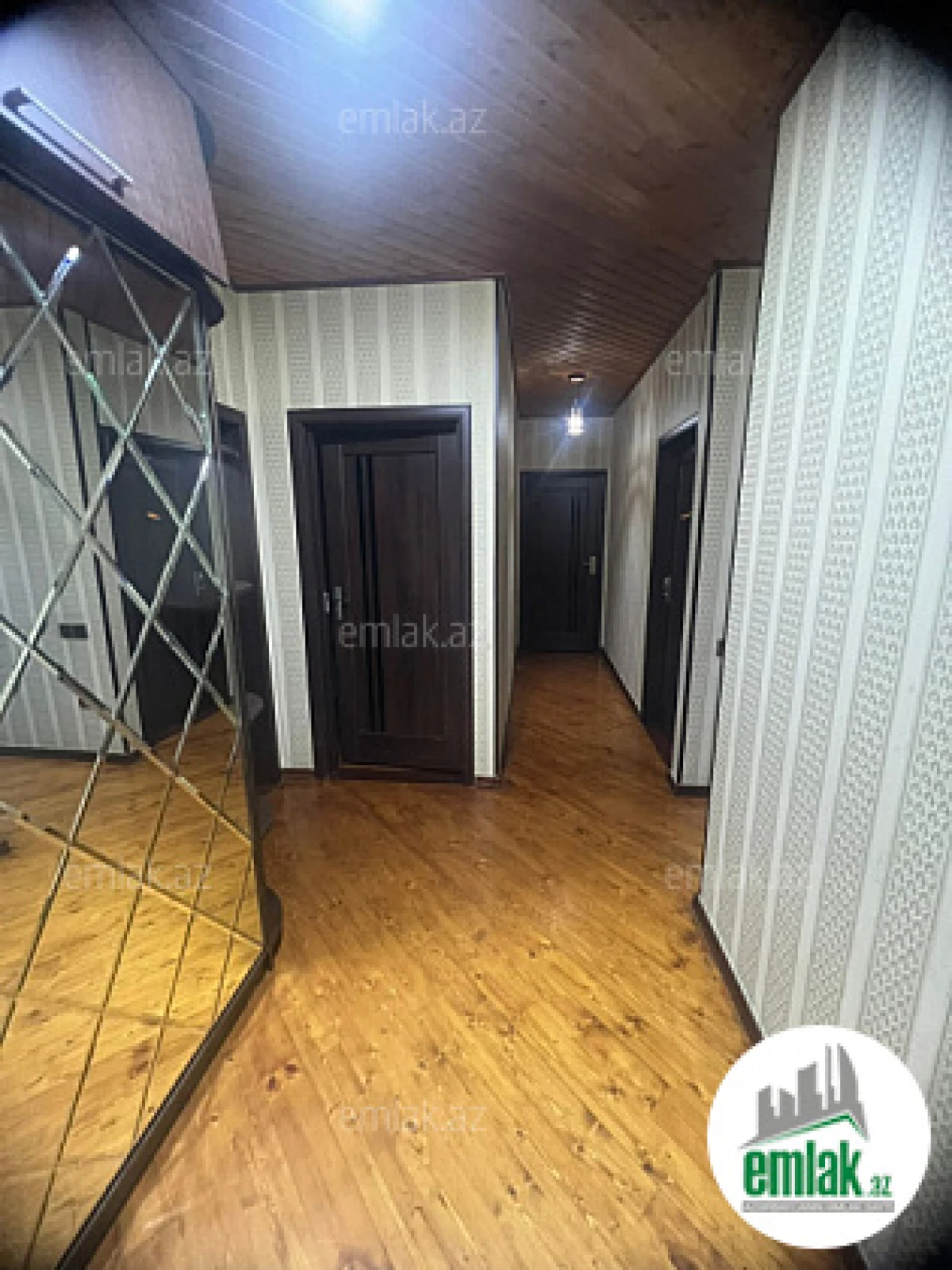 Satılır 4 otaqlı köhnə tikili 100 m²