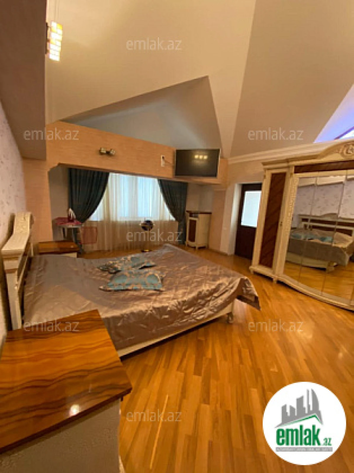 Satılır 4 otaqlı yeni tikili 220 m²
