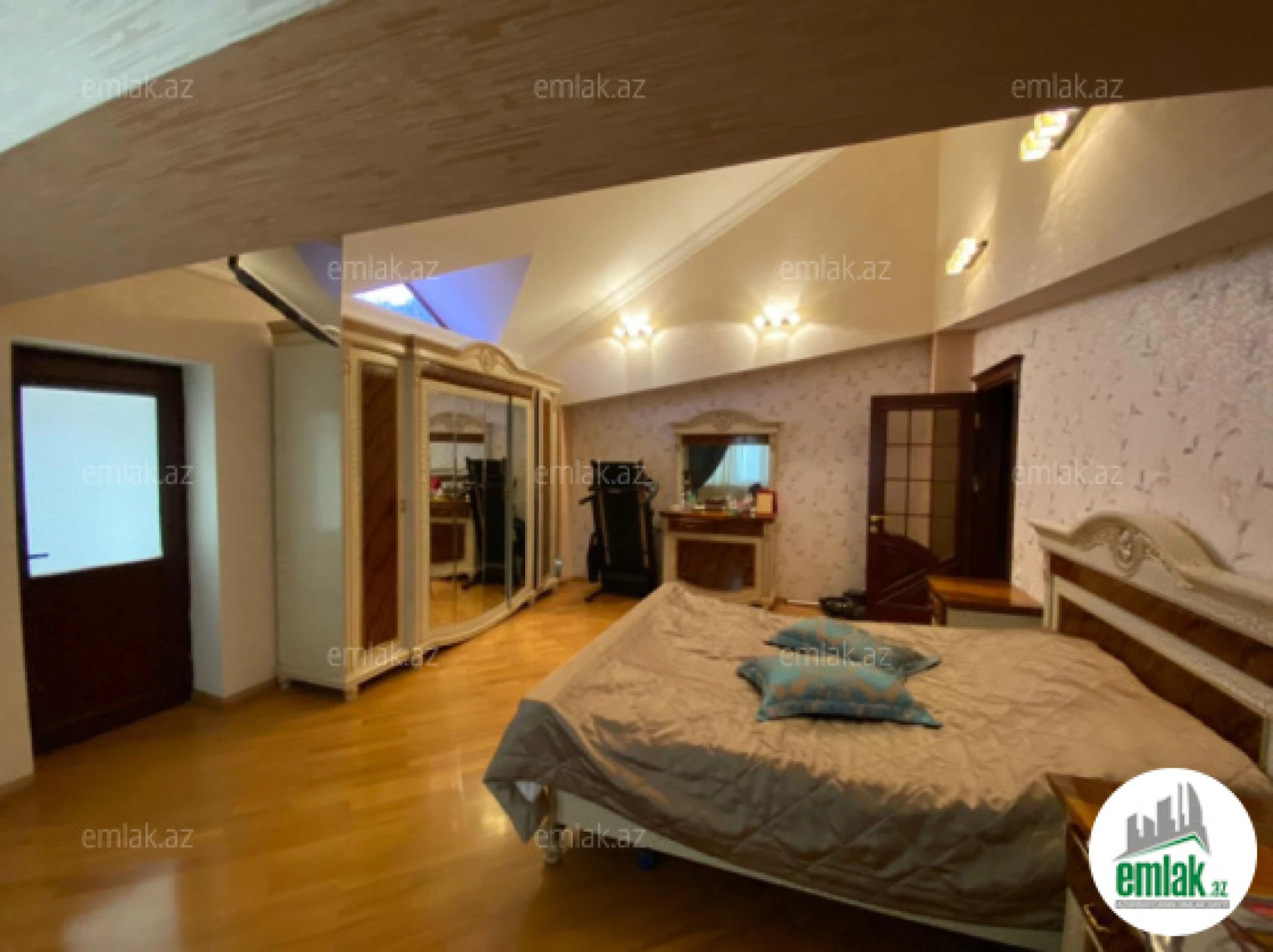 Satılır 4 otaqlı yeni tikili 220 m²
