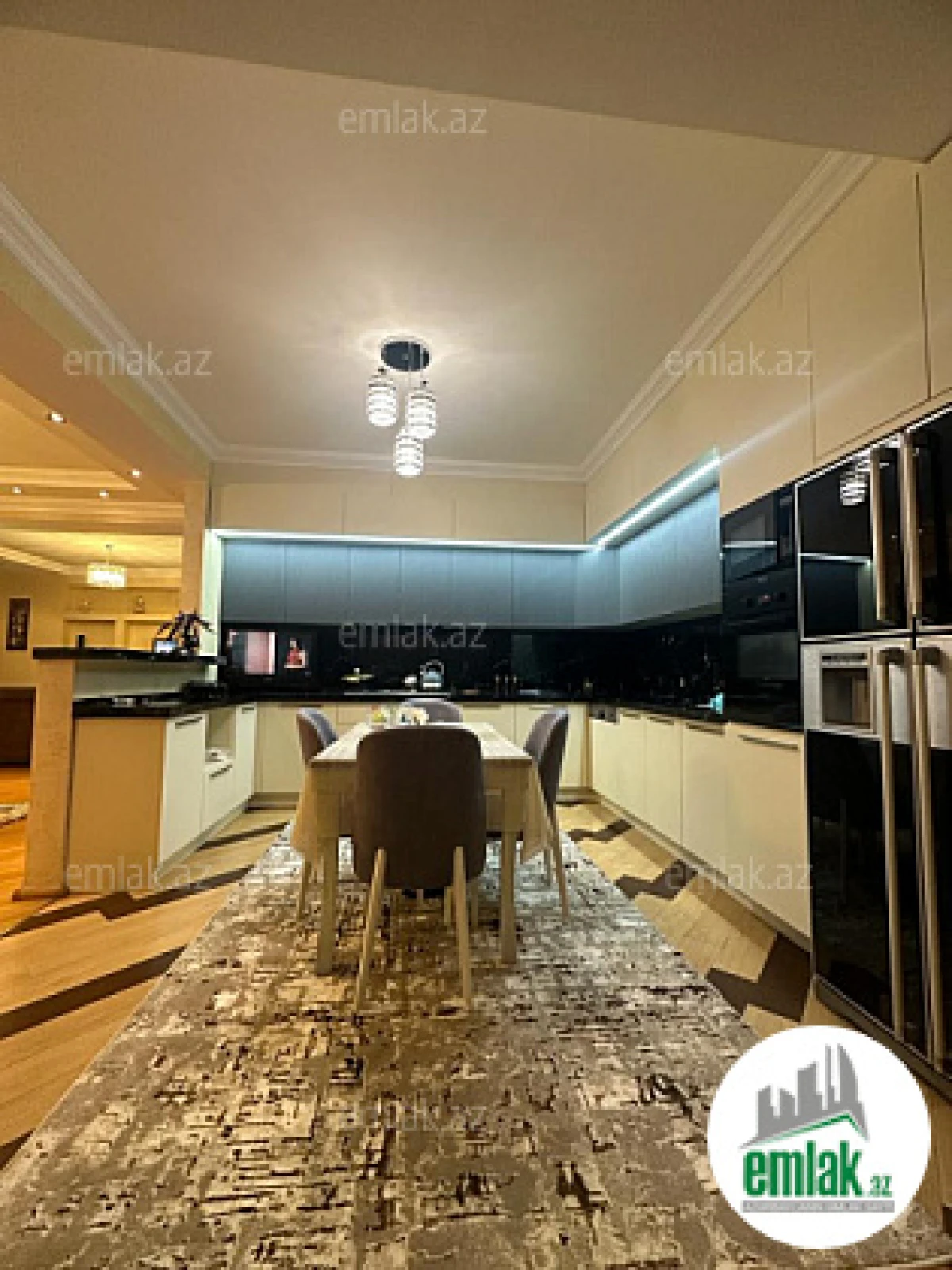 Satılır 4 otaqlı yeni tikili 220 m²