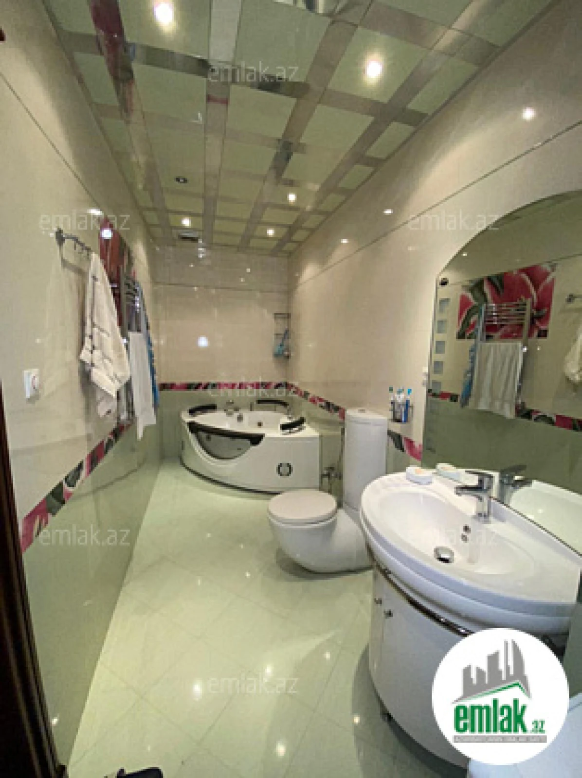Satılır 4 otaqlı yeni tikili 220 m²