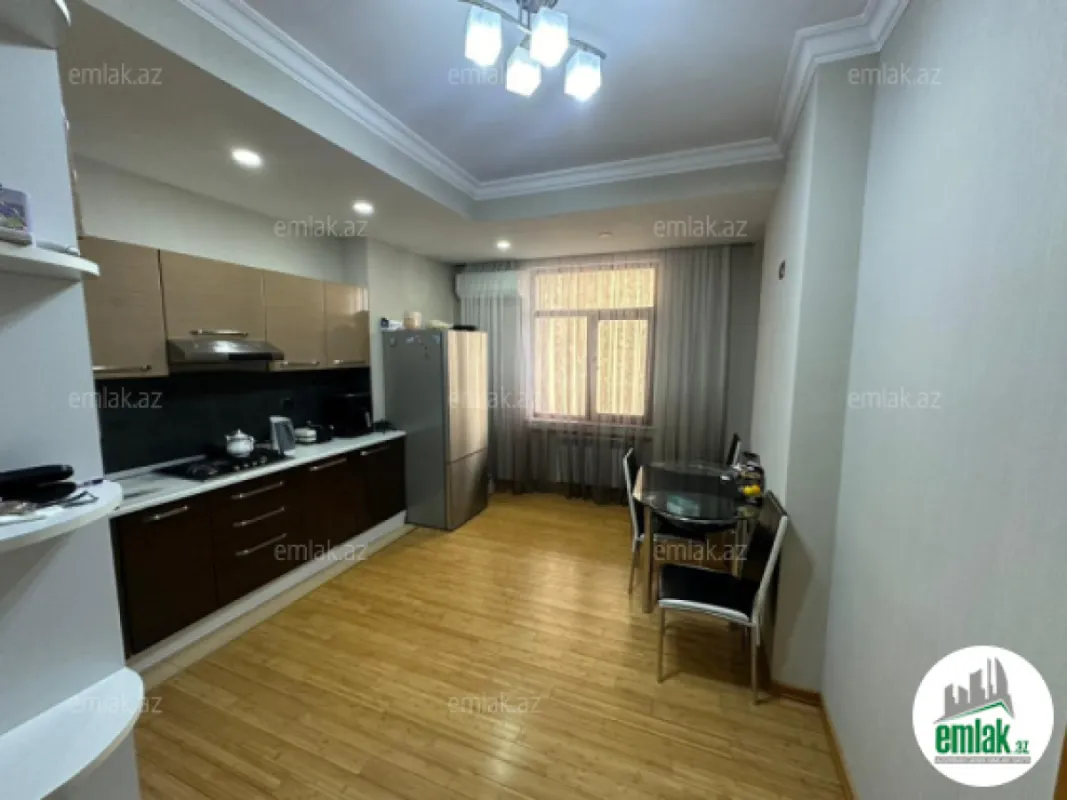 Satılır 4 otaqlı yeni tikili 140 m²