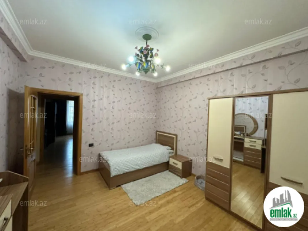 Satılır 4 otaqlı yeni tikili 140 m²