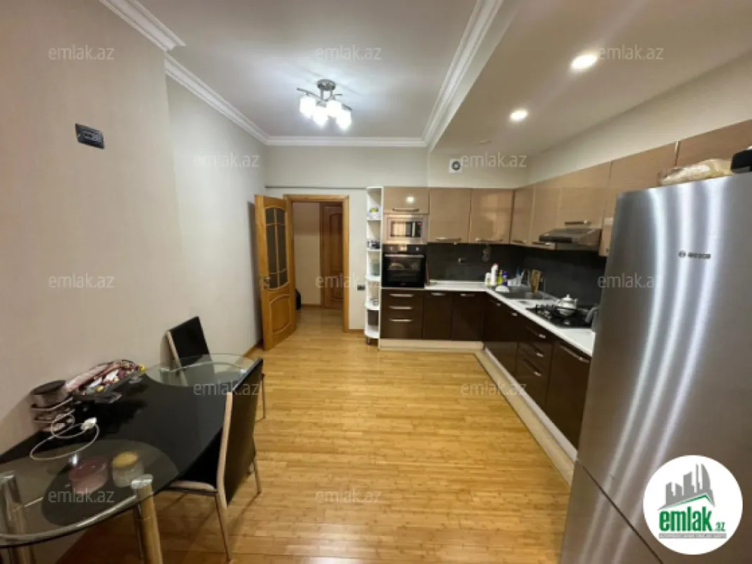 Satılır 4 otaqlı yeni tikili 140 m²