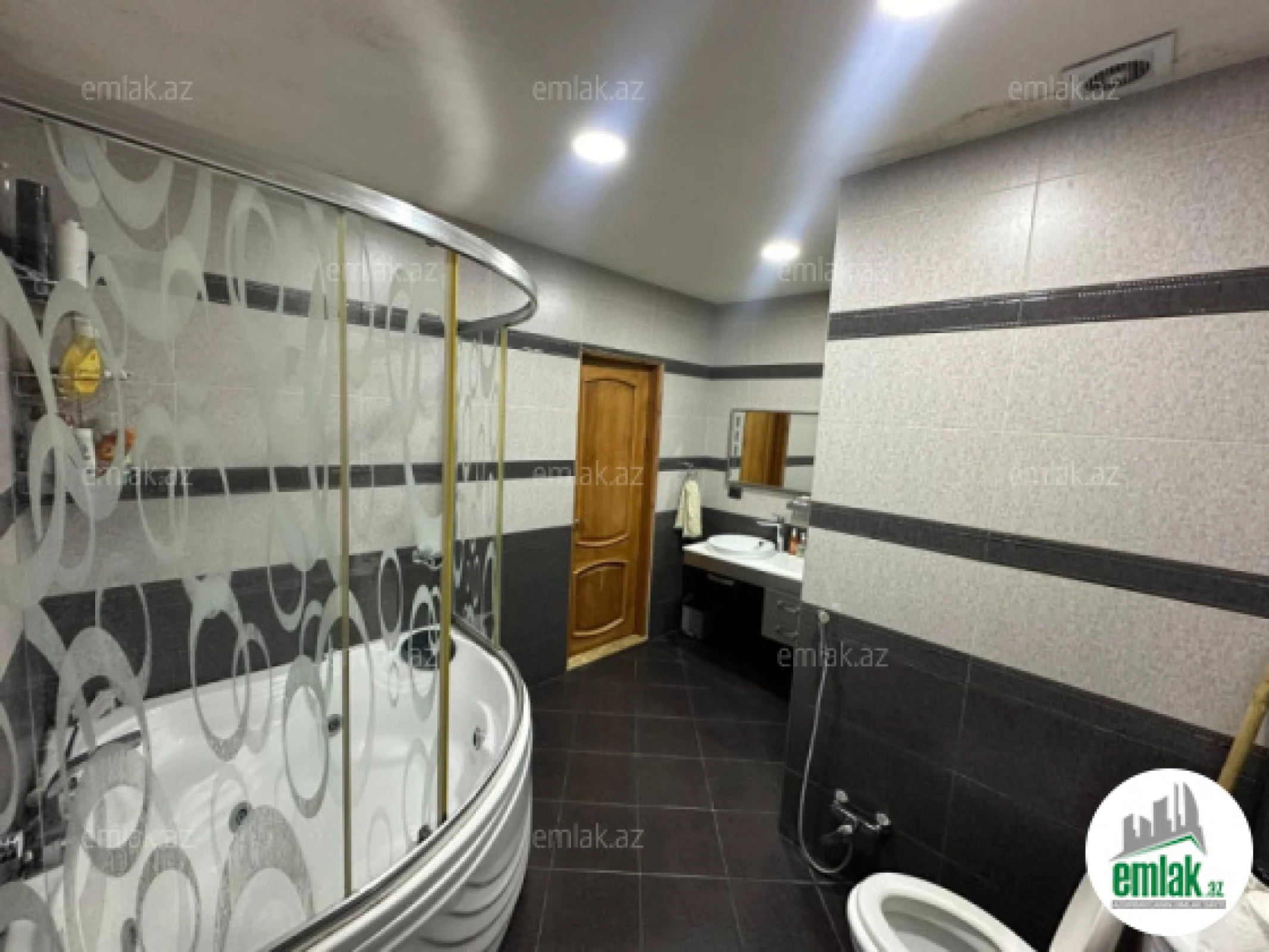 Satılır 4 otaqlı yeni tikili 140 m²