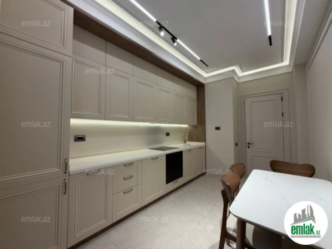 Satılır 3 otaqlı yeni tikili 120 m²
