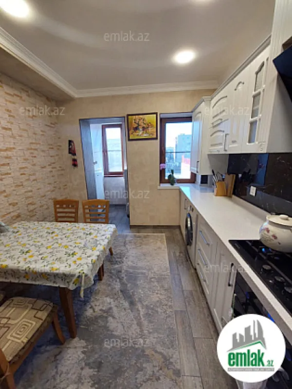 Satılır 4 otaqlı köhnə tikili 120 m²