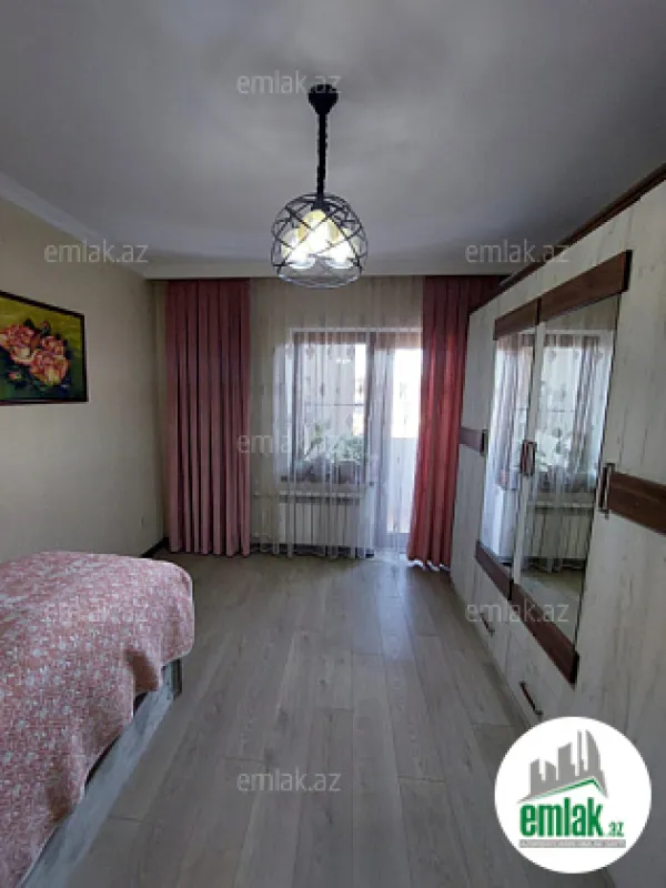 Satılır 4 otaqlı köhnə tikili 120 m²