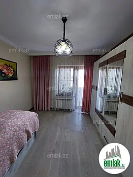 Satılır 4 otaqlı köhnə tikili 120 m²