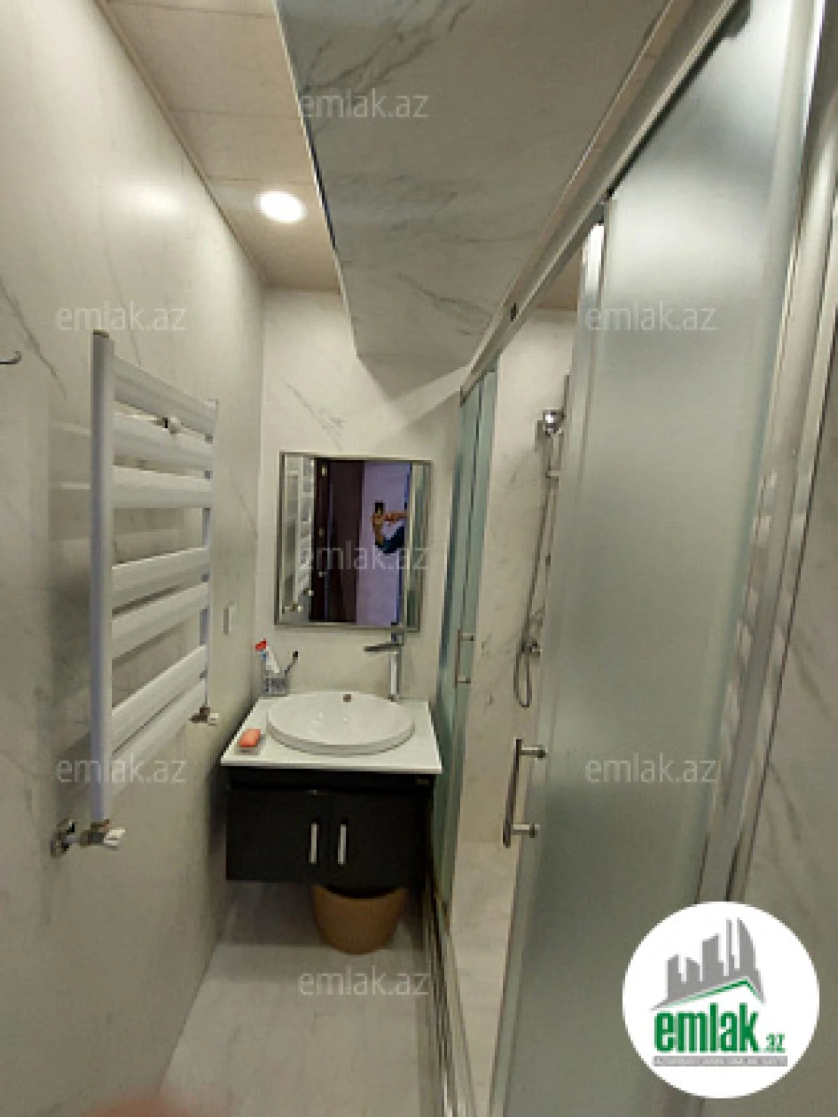 Satılır 4 otaqlı köhnə tikili 120 m²