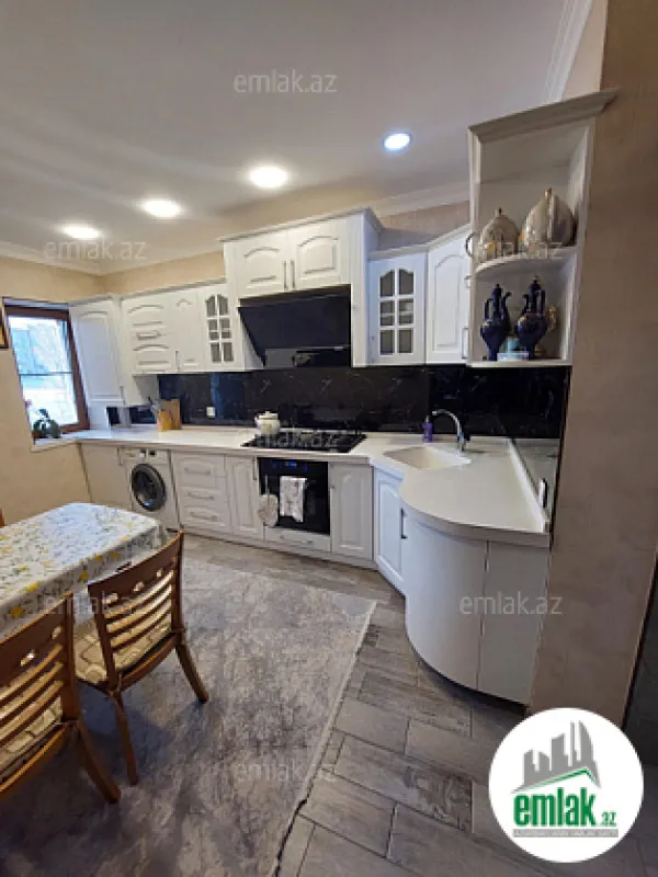 Satılır 4 otaqlı köhnə tikili 120 m²