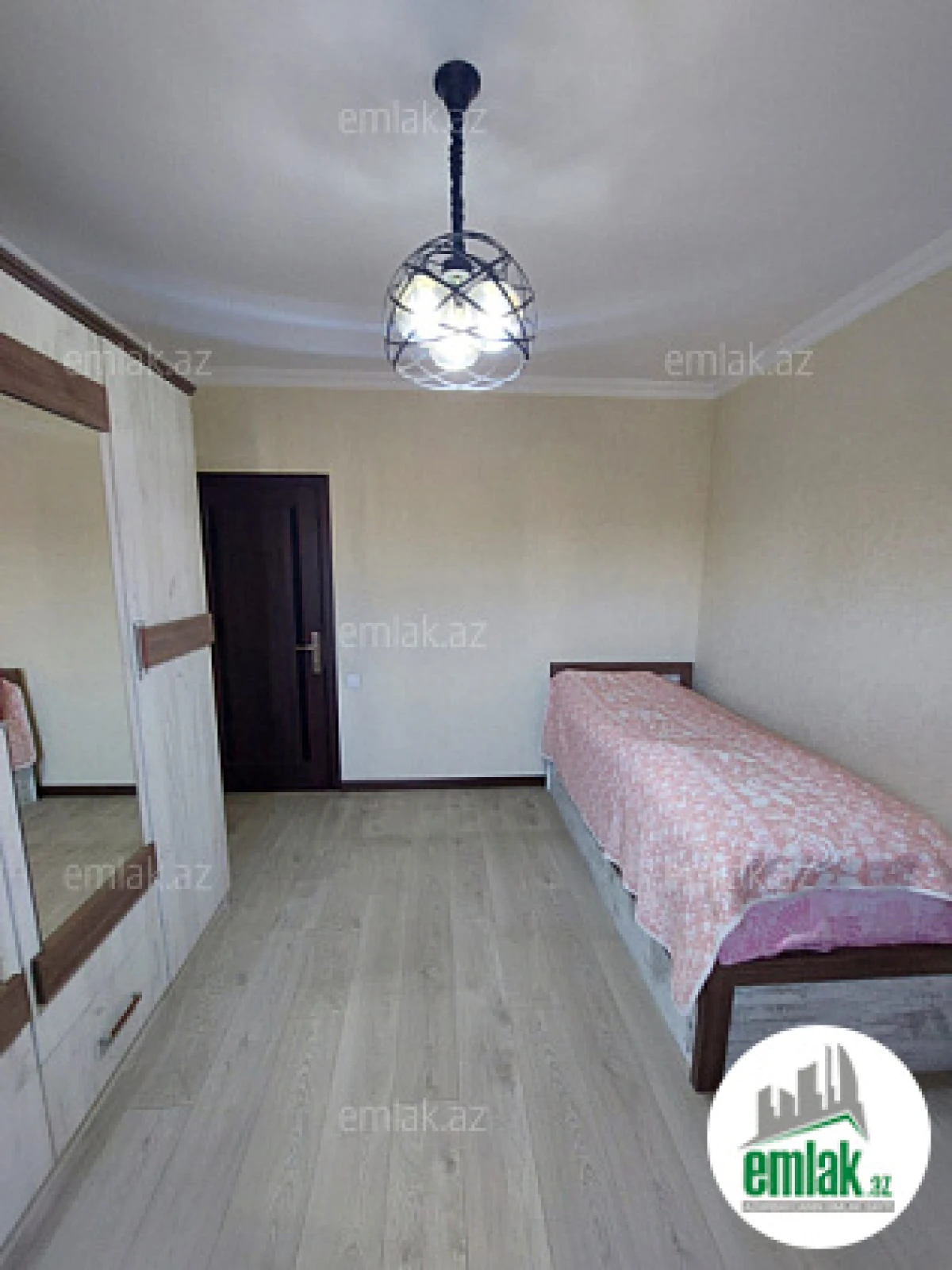Satılır 4 otaqlı köhnə tikili 120 m²