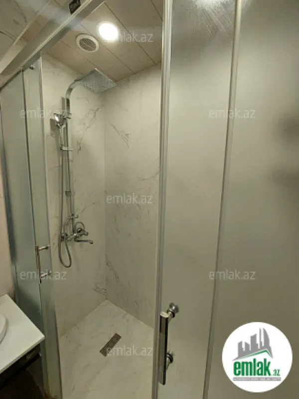 Satılır 4 otaqlı köhnə tikili 120 m²