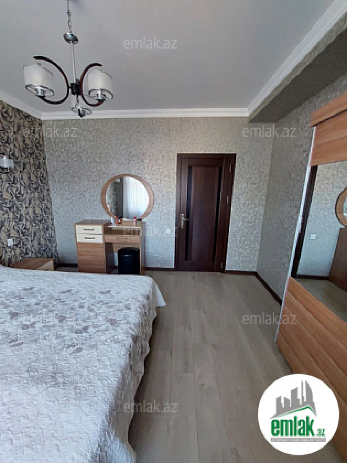 Satılır 4 otaqlı köhnə tikili 120 m²