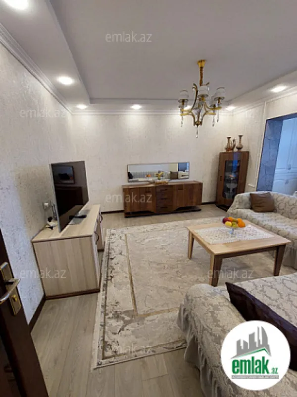Satılır 4 otaqlı köhnə tikili 120 m²