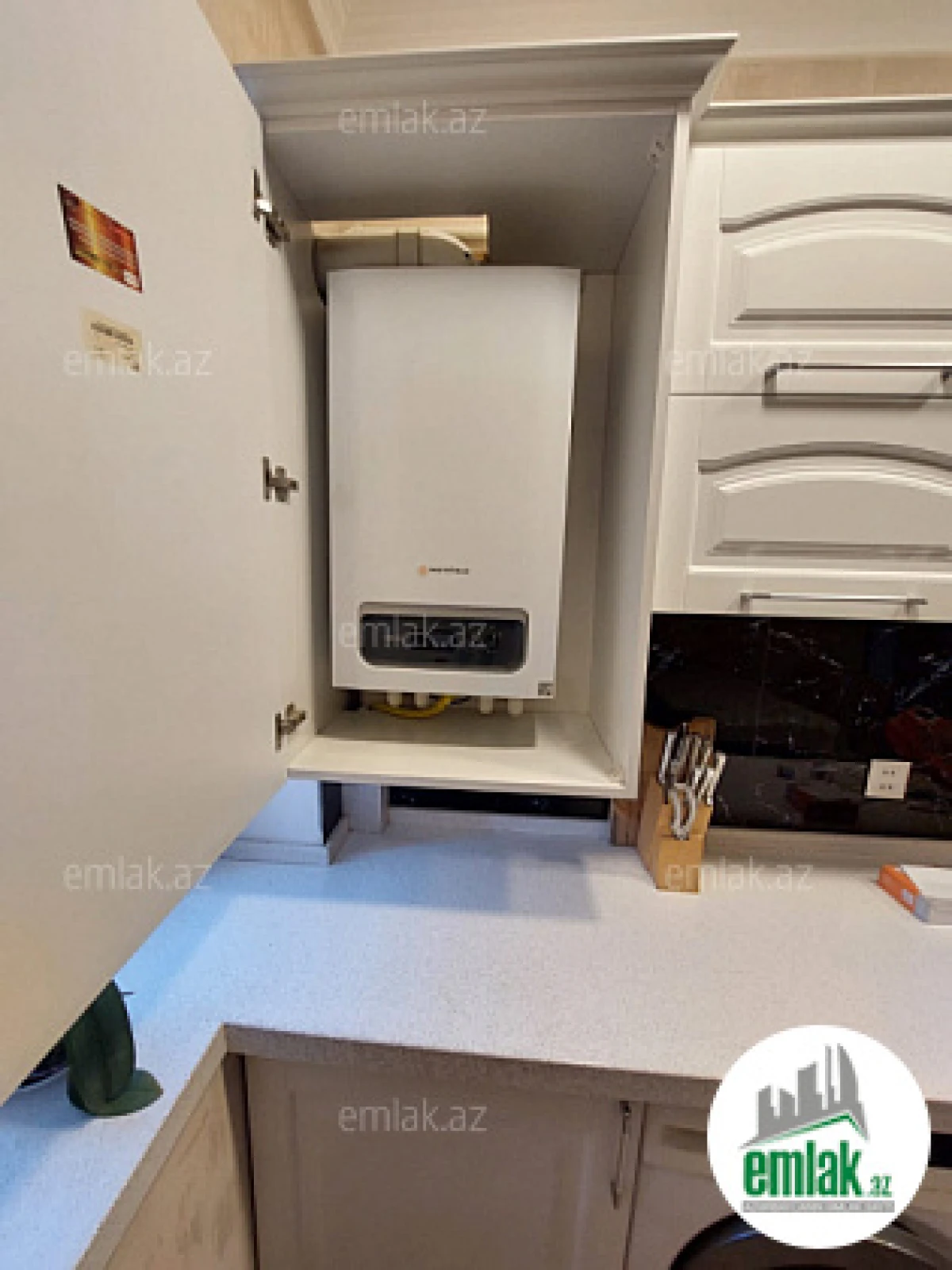 Satılır 4 otaqlı köhnə tikili 120 m²