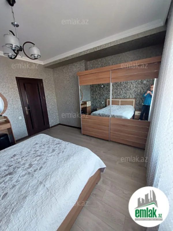 Satılır 4 otaqlı köhnə tikili 120 m²