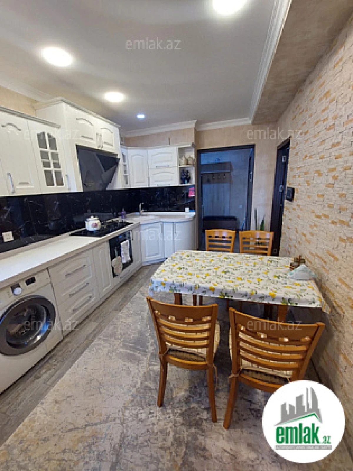 Satılır 4 otaqlı köhnə tikili 120 m²